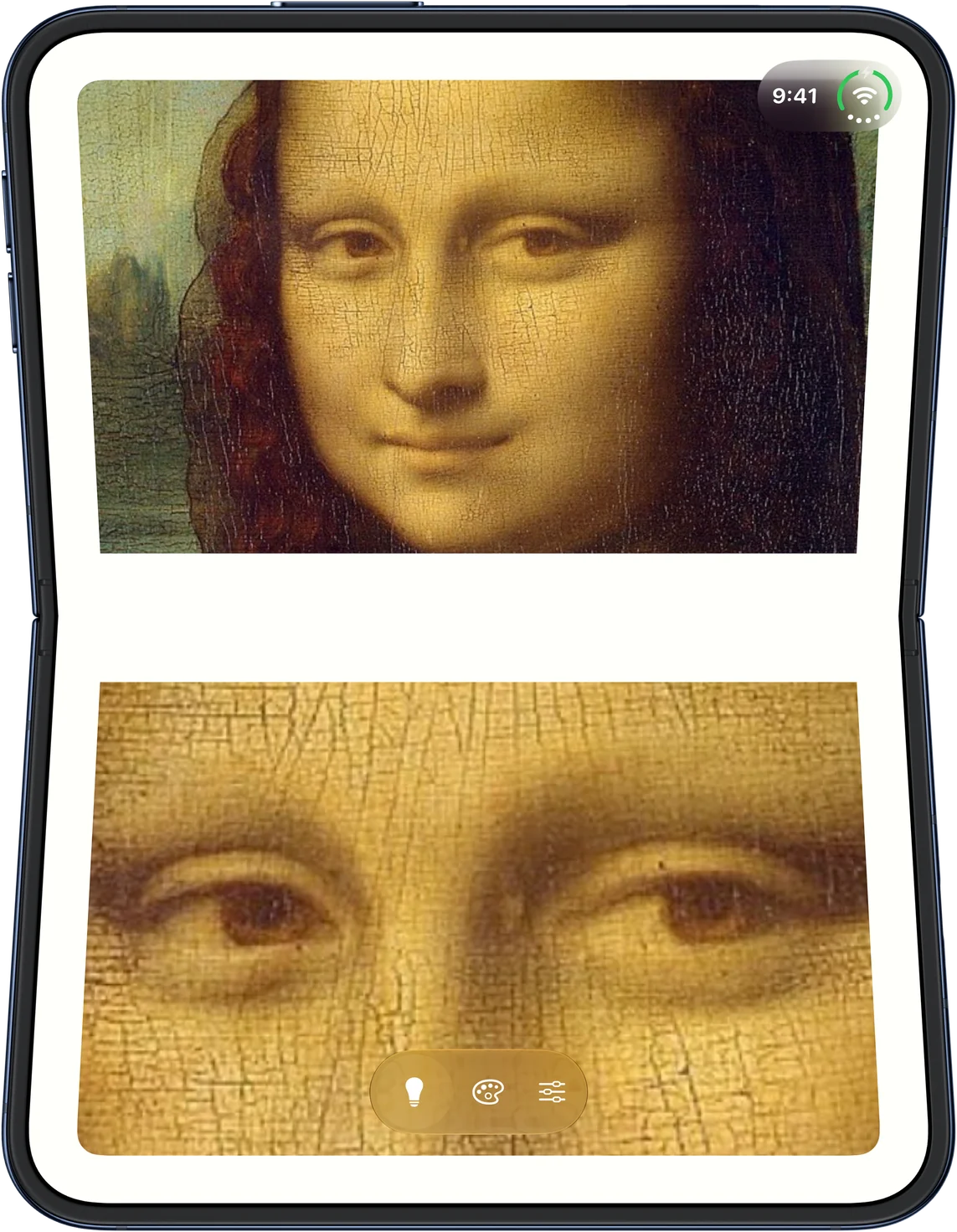 Compact บน iPhone Duo ที่พับครึ่งและตั้งเหมือนแล็ปท็อป: ภาพ Mona Lisa ในกระจกด้านบนมีวงแหวนแสงล้อมรอบ และดวงตาของเธอขยายอยู่ในกระจกบานที่สองด้านล่าง โดยมีแคปซูลควบคุมอยู่ที่ครึ่งล่าง